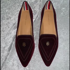 Tommy Hilfiger 6M Harvard Point Toe Velvet Moccasin. Maroon. Never worn